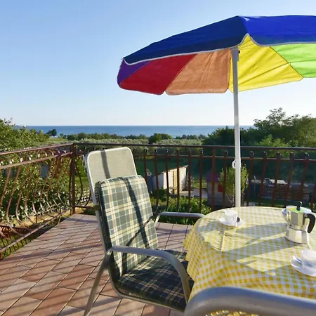 Apartment Shared Gardened With Bbq And Sea View