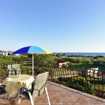 Shared Gardened With Bbq And Sea View *