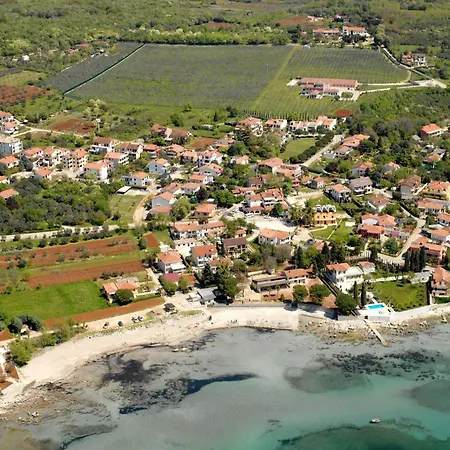 Shared Gardened With Bbq And Sea View Zambratija (Istria)